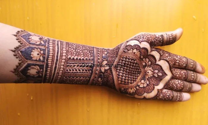 Zaira mehendi  artist